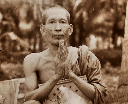 หลวงพ่อโอภาสี : บูชาไฟเผากิเลส